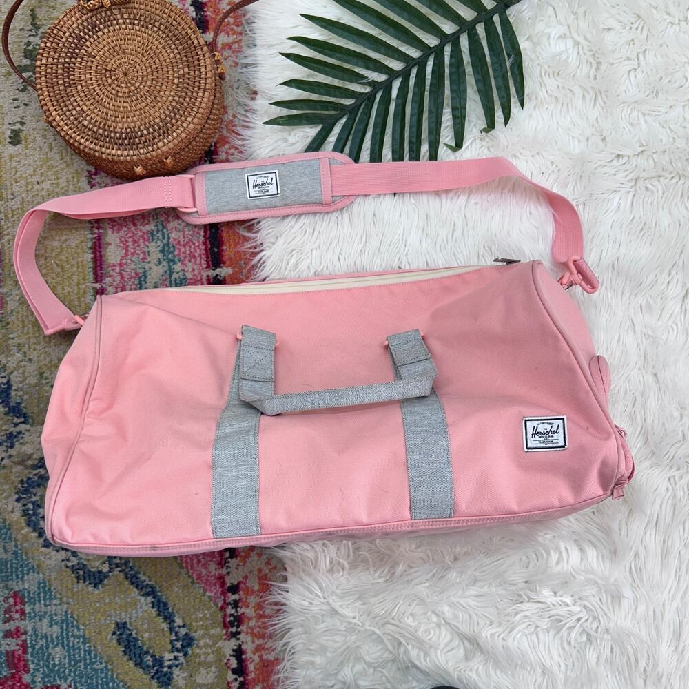 $110 Herschel Novel Duffle Bag Standard Pink Gray Travel Gym